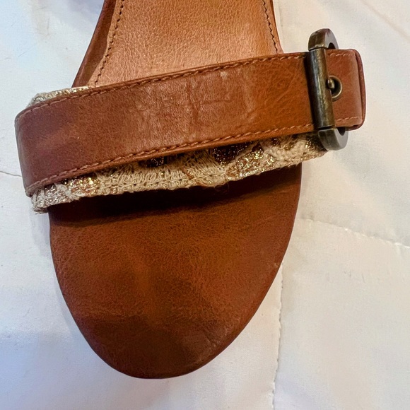 Not Rated Brown and Gold Wedge. Size 10 - Picture 7 of 8